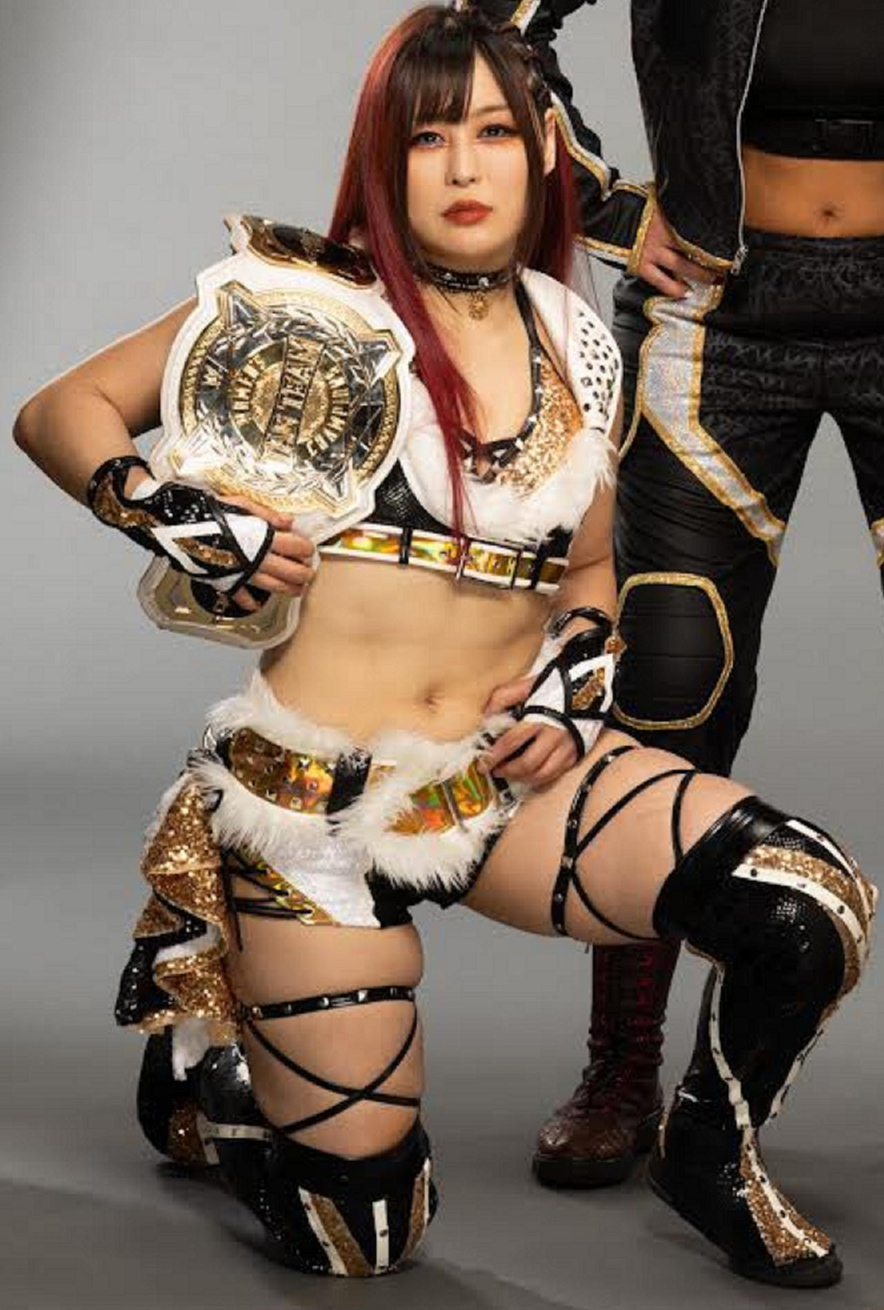 Aka va opa hojatxonada jinsiy aloqada Kiyinish xonasida yapon pornosini tomosha qilish