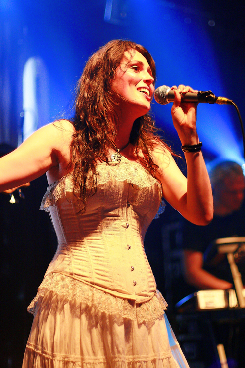 Sharon Den Adel