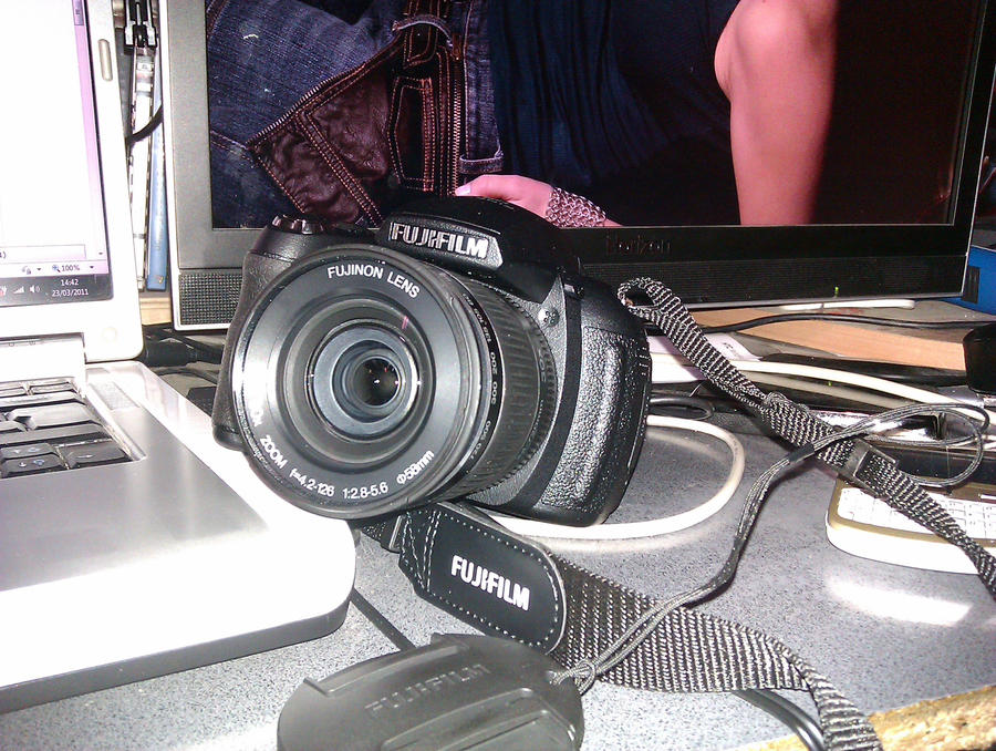 Fujifilm Finepix HS10 by EasyCom