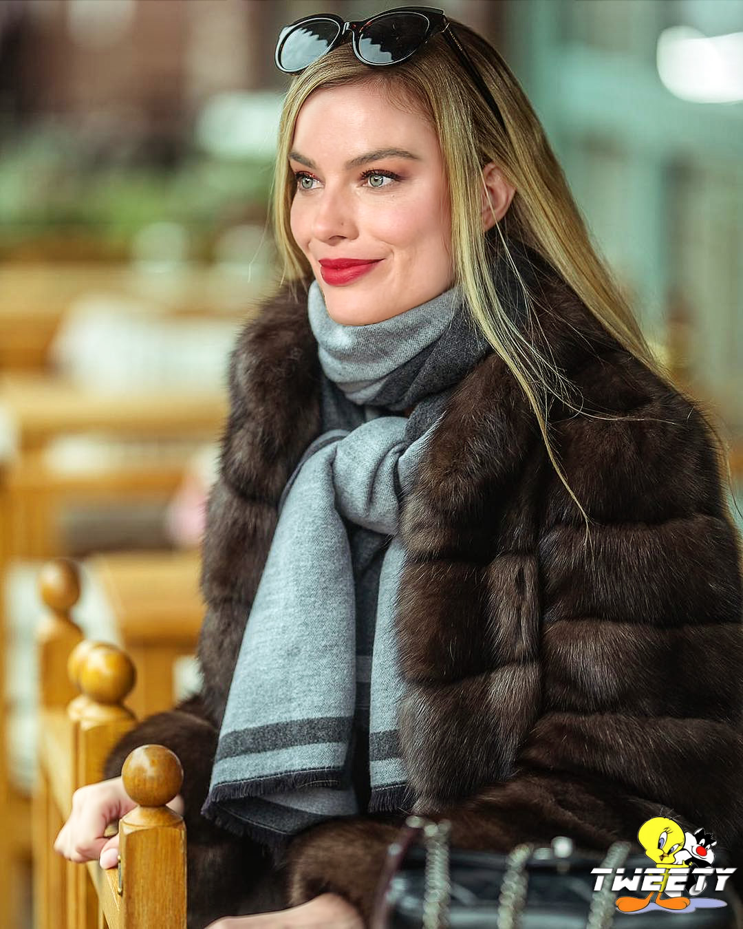 Margot Robbie in sable fur coat by Tweety63 on DeviantArt