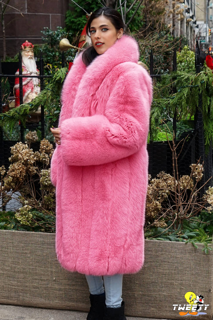 Margaret Qualley in fox fur coat (commission) by Tweety63 on DeviantArt
