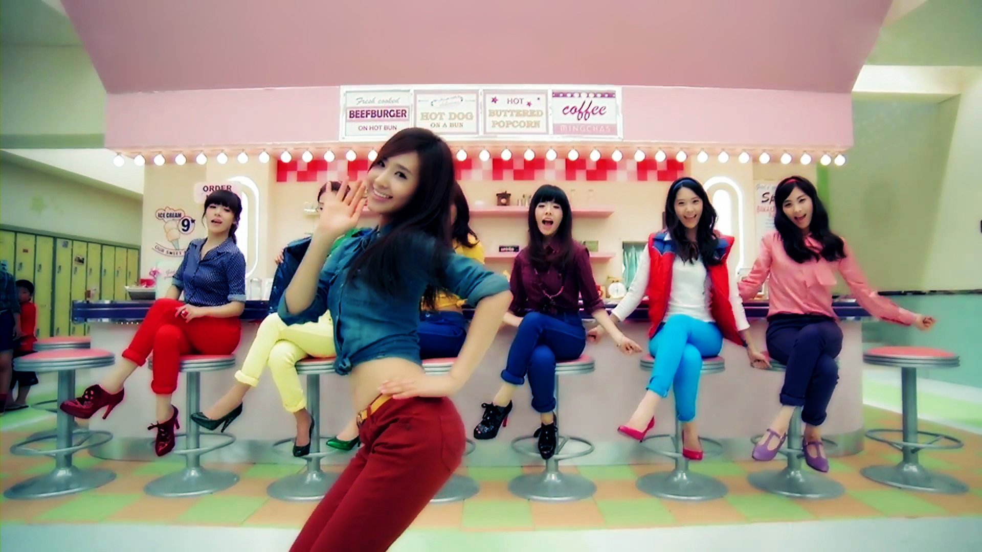 Girls' Generation 소녀시대 'Dancing Queen' MV 