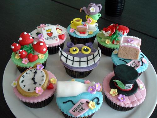 Alice in wonderland cupcakes!!!