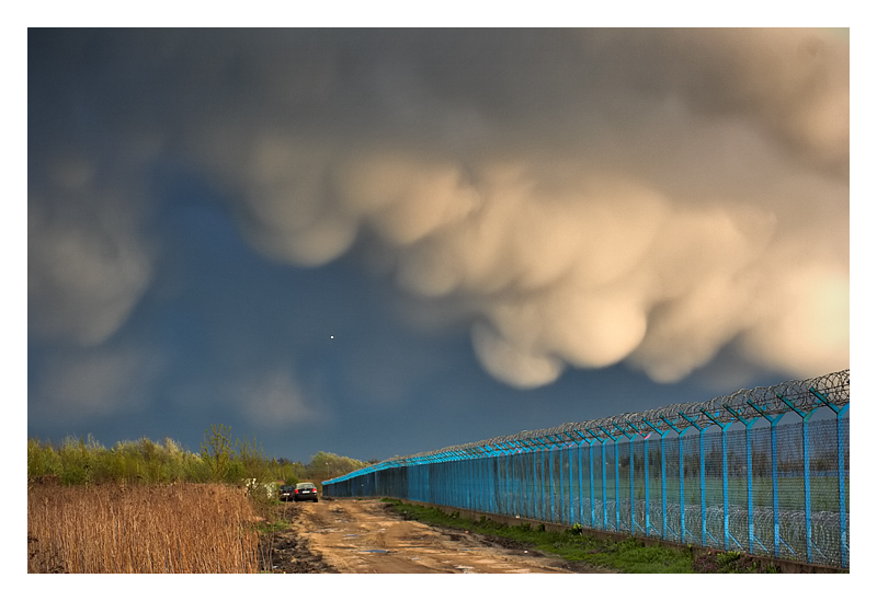 Mammatus clouds