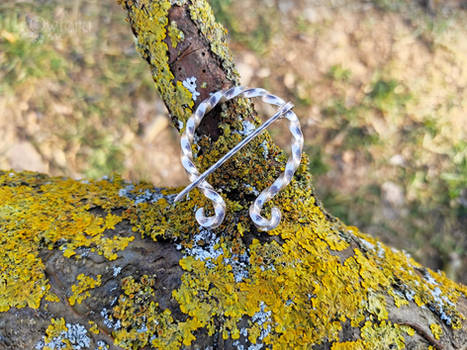 Penannular brooch sterling silver. Owieru Jewelry