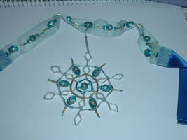 Snowflake choker