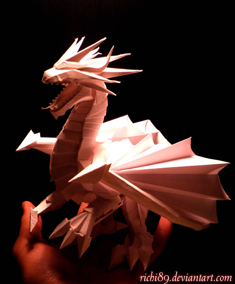 Дракон на палец из бумаги. Бумажные драконы. Дракон из бумаги. Оригами дракон. Бумажные драконы на руку.