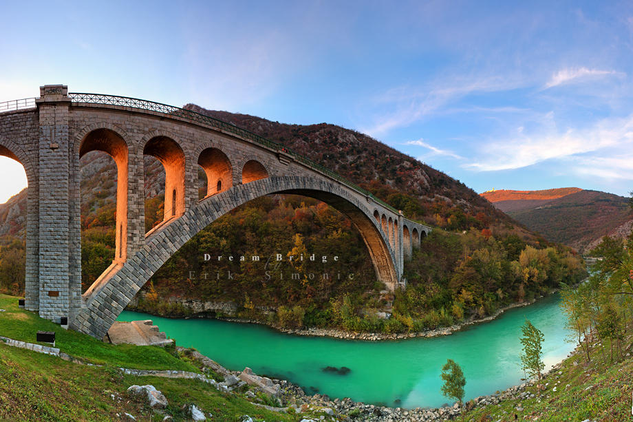 Италия каменный мост. Мост Солкан Словения. Солкан каменный мост в Словении. Долина реки соча Словения. Солканский мост.