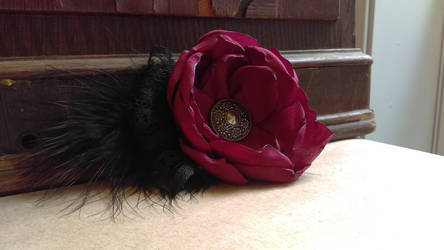 Burlesque hair clip fascinator