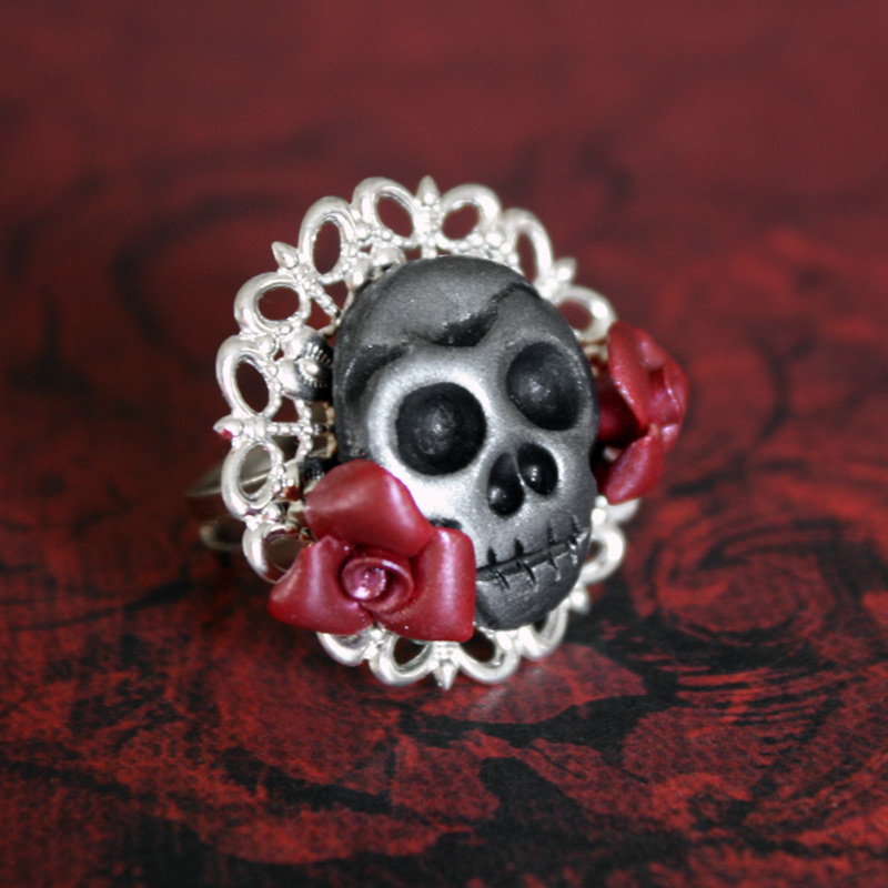 Skull with Red Roses Ring