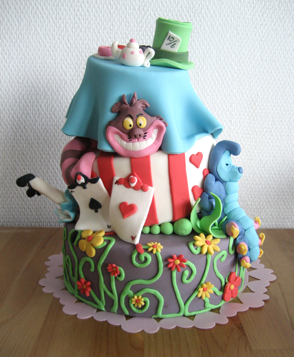 Alice in Wonderland cake