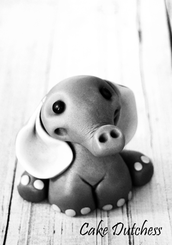 Cute Fondant Elephant - Free Tutorial