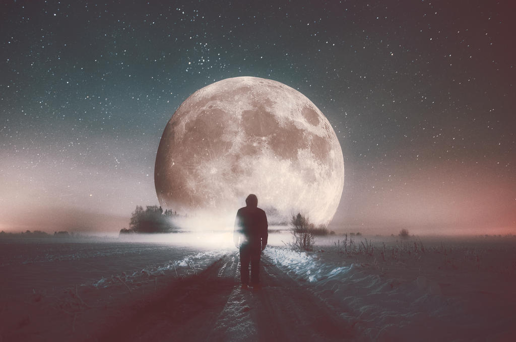 Картинки луны человек. Одинокий человек и Луна. Человек под луной. Человек на фоне Луны. Луна одиночество.