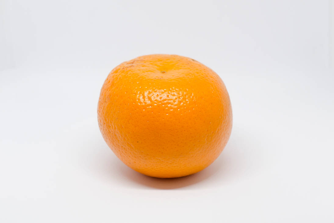 Апельсин новые слова. Апельсин. Апельсины гладкие. Креативный апельсин. Апельсин на белом фоне.