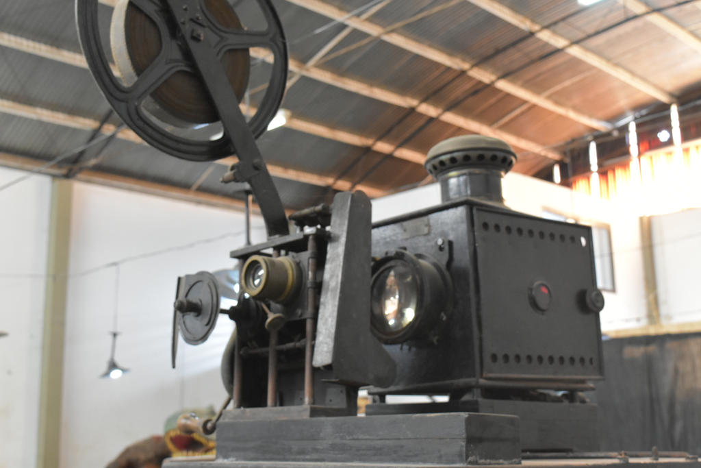 Ancient Film Projector by CaptainLightningBolt on DeviantArt