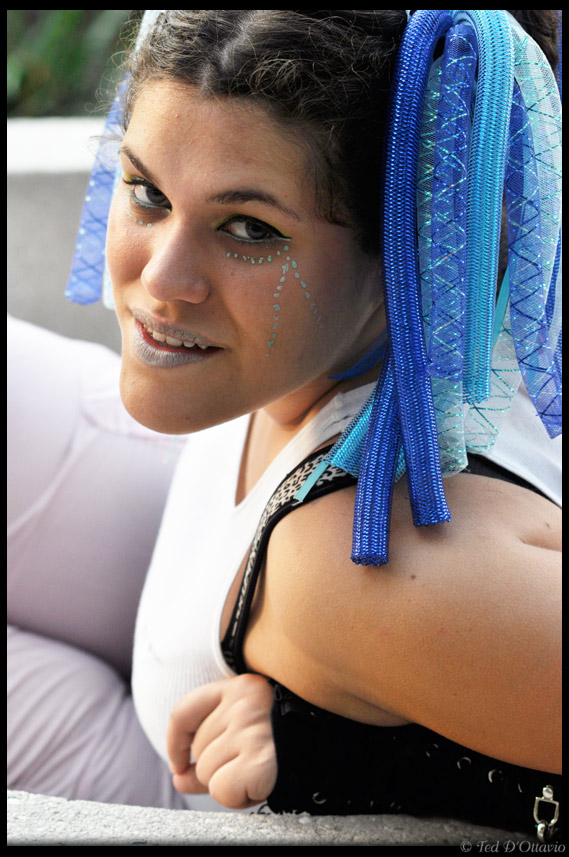 Pretty Rave Girl by FreeHugsOtaku on DeviantArt