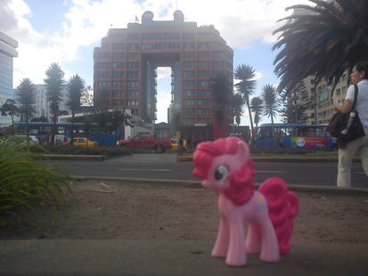 Pinkie Pie in Las Naciones Unidas Quito - Ecuador