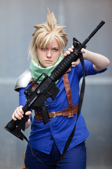 Cloud Cosplay - Defending