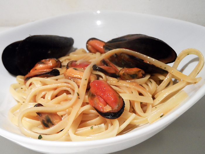 Linguine with mussels