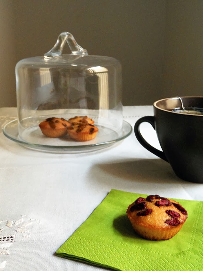 Muffins with goji berries