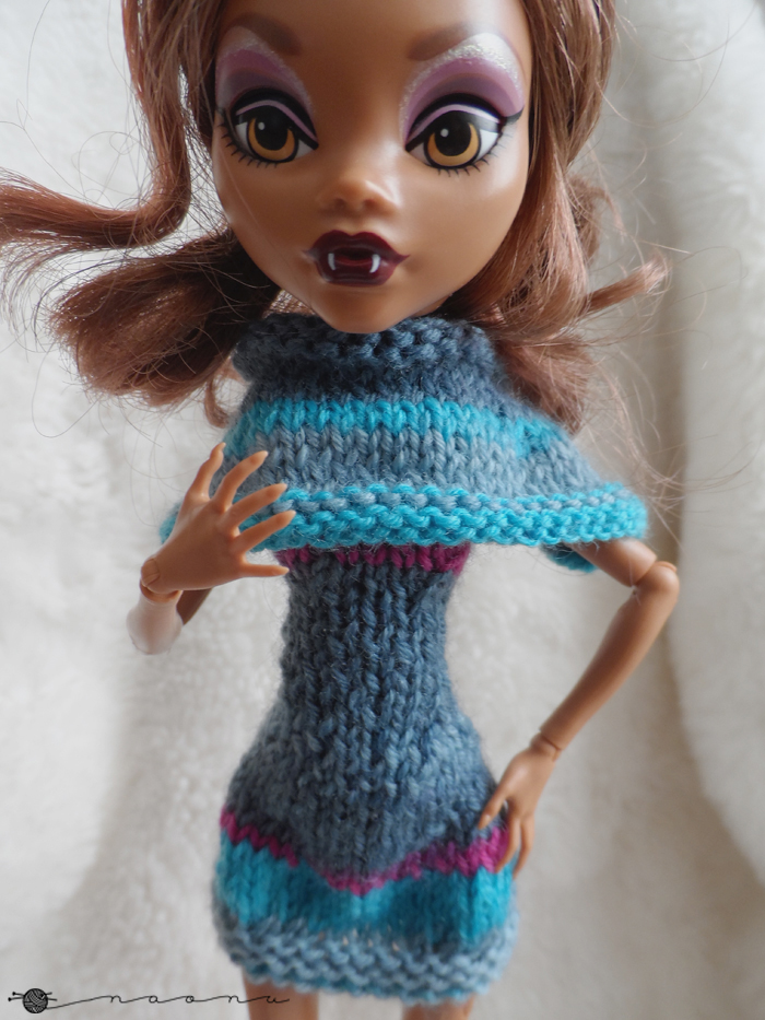 Hand knit big collar dress for monster high