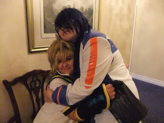 Give Lenny a hug Kaito