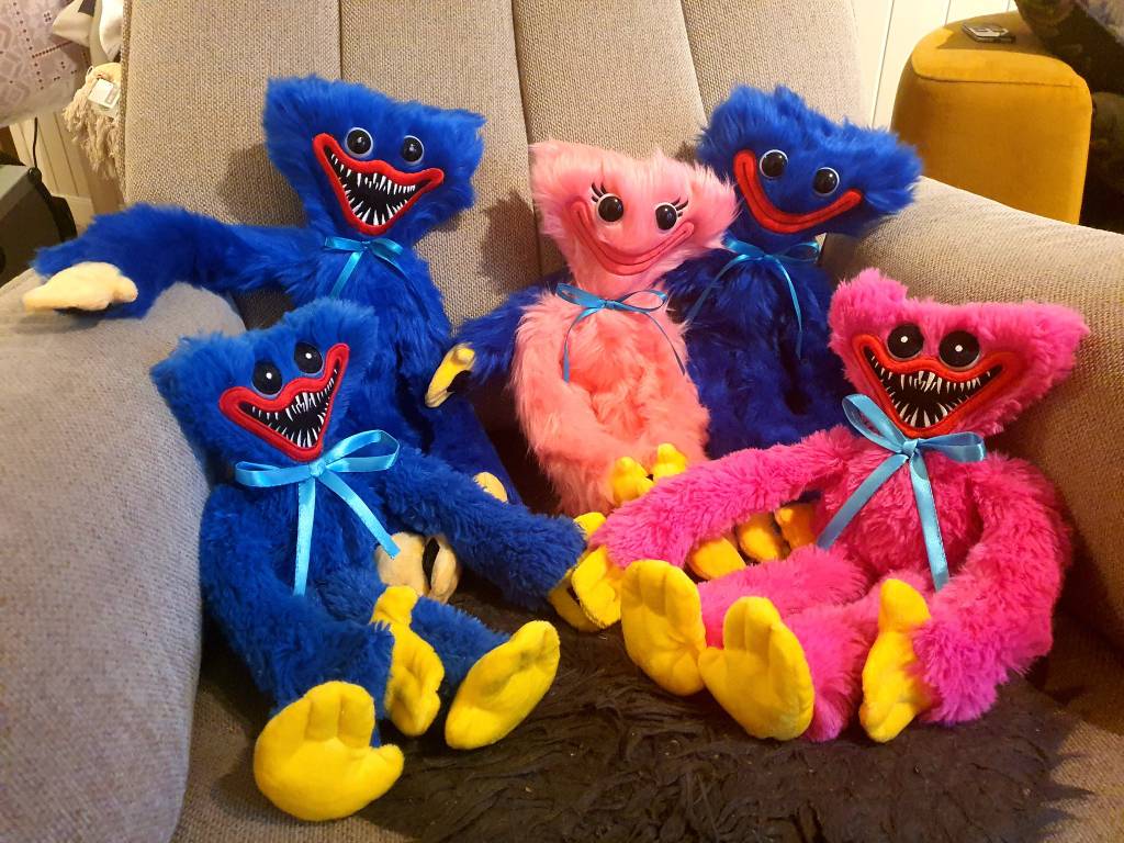 Huggy Wuggy Plush Toys By Owenstevendallimore On DeviantArt huggy-wuggy-plush-toys-by-owenstevendallimore-on-deviantart
