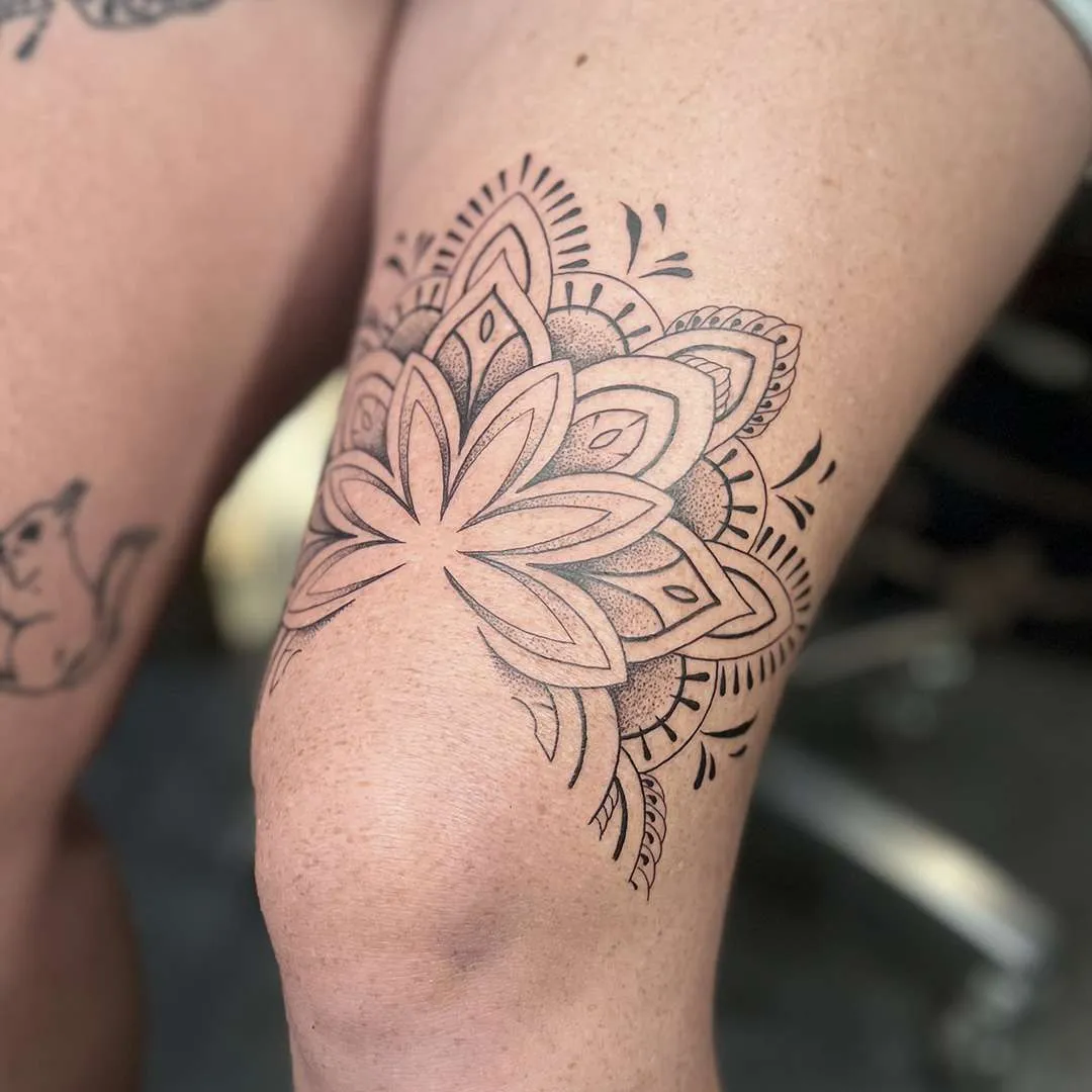 Pretty Knee Tattoos for Ladies: Bold & Beautiful
