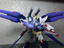 1/144 HGBF ZGMF-X10A-A Amaing Strike Freedom