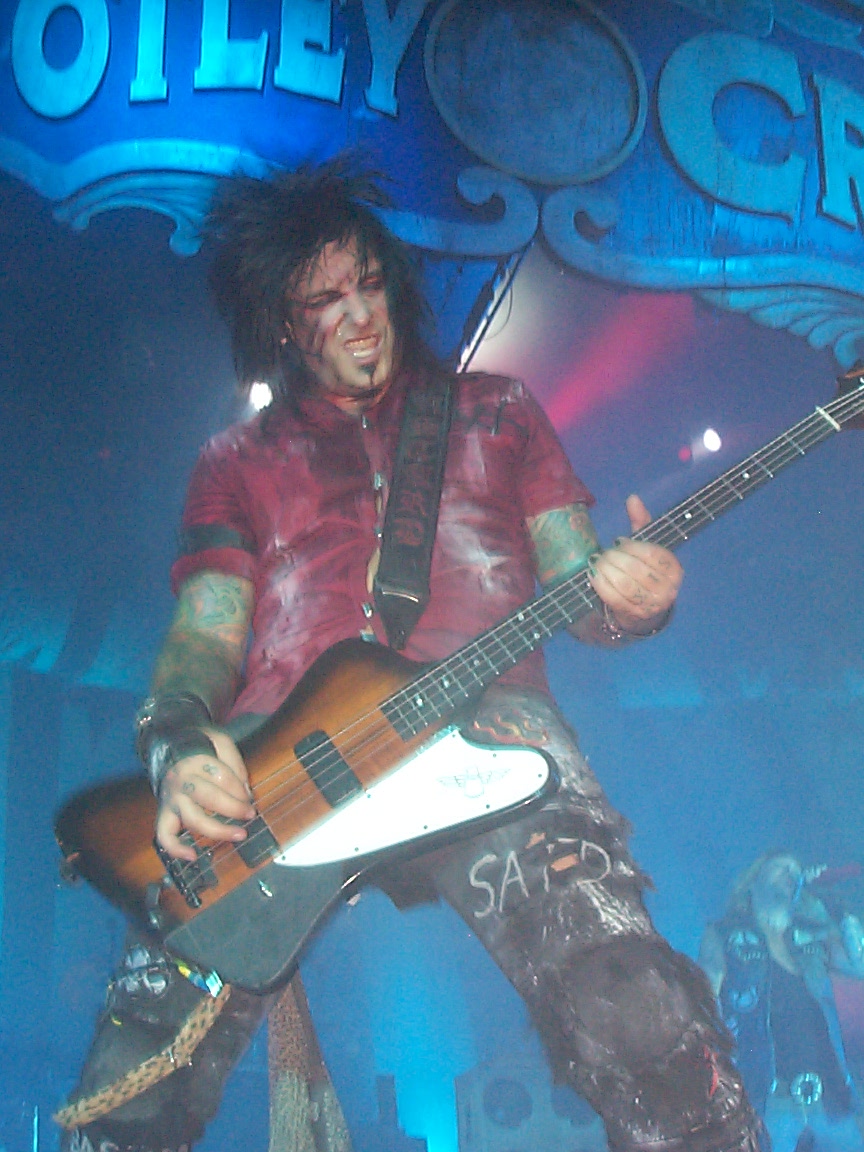 Motley Crue Live - Nikki Sixx