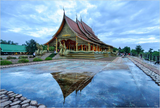 Wat Sirindhorn Wararam Phu Prao