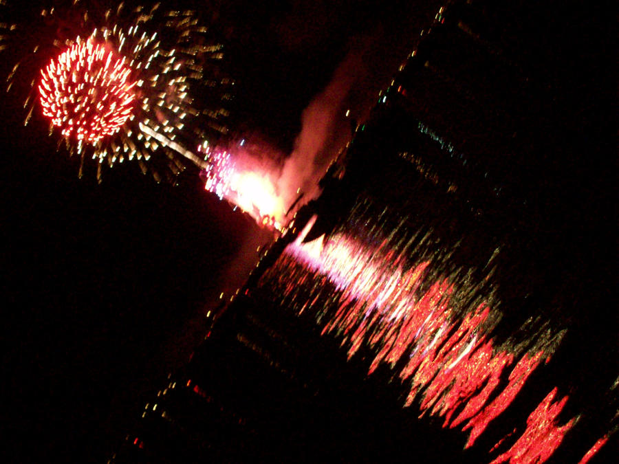 Buckeye Lake Fireworks 2 by moonwolfchild on DeviantArt