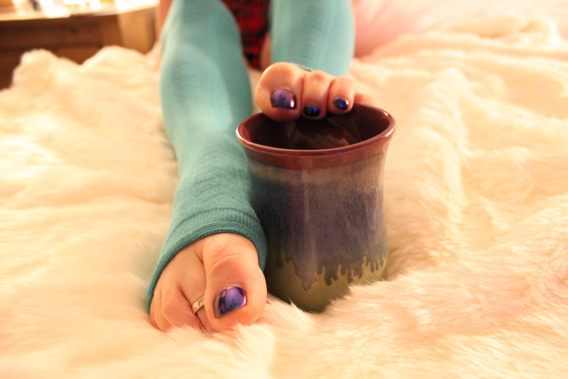 Giantess Toes by t00tsietoes on DeviantArt