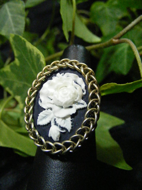 rose cameo ring