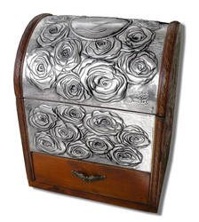 ROSES CHEST by arteymetal