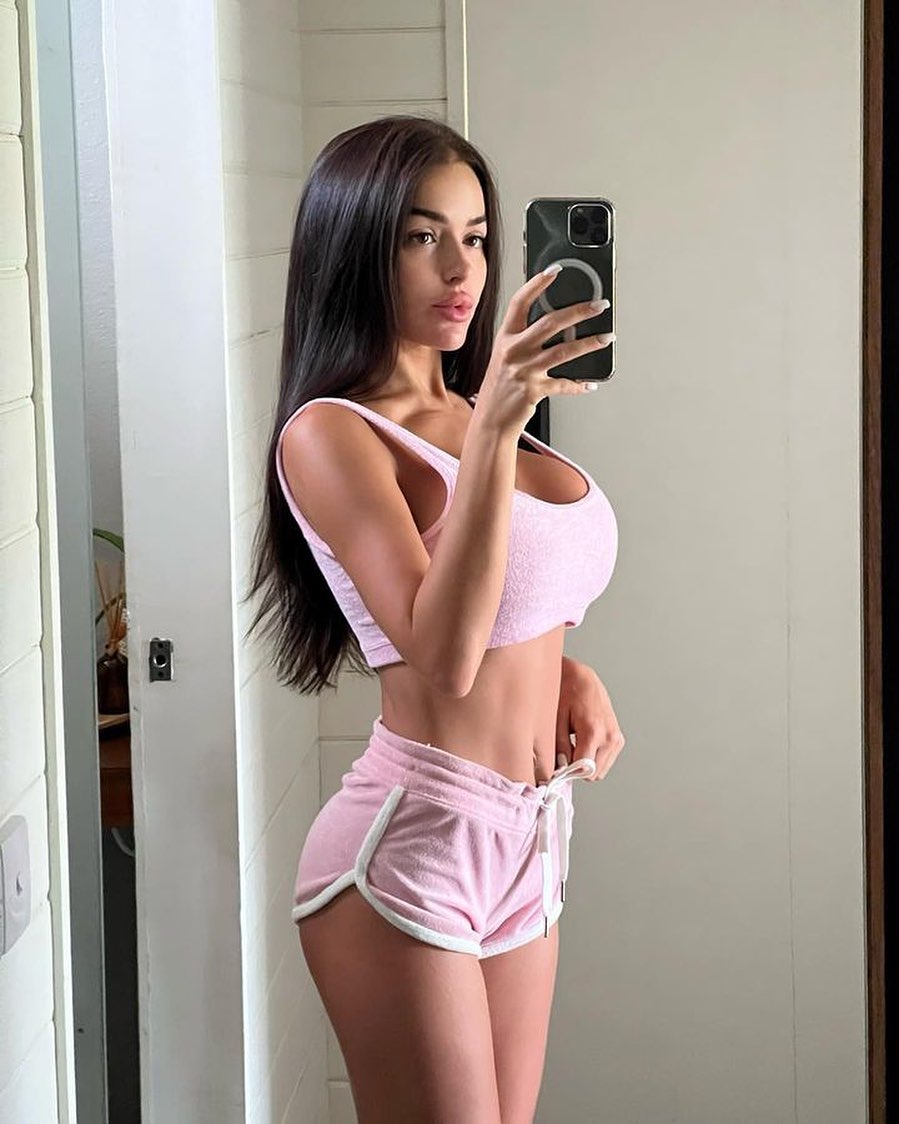 Maria Mint Escort