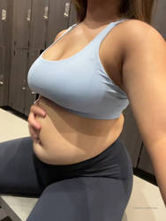 Thickazn releases her belly