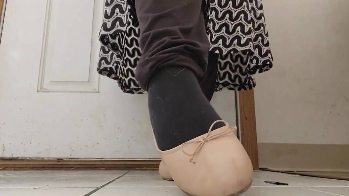 Goddess Scar Teases You With Shoeplay In Flats by nekoweenpaws on ...