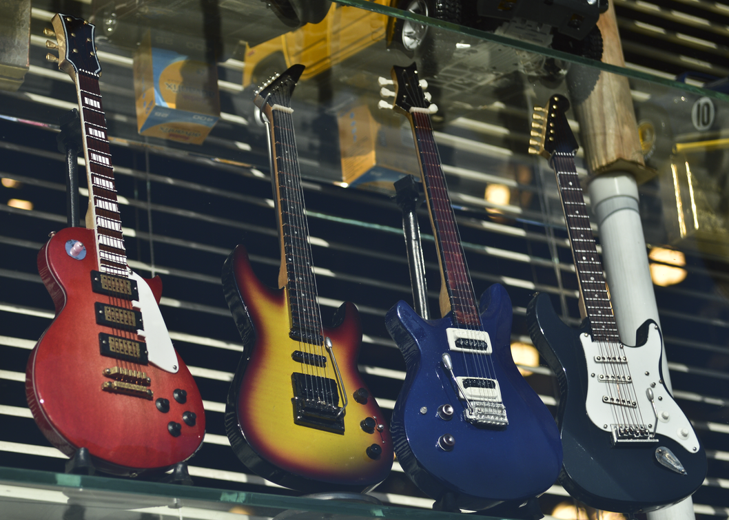 Mini guitars by bbrownie97 on DeviantArt