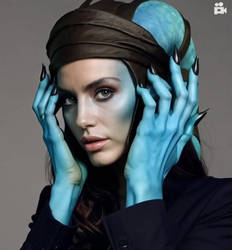 Be a Twi'lek Slave Girl