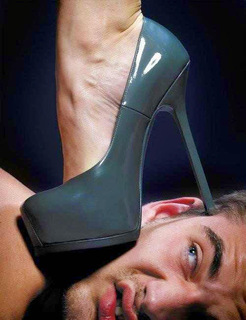 Девушка наступает на крошечного бизнесмена. Stepping on feet. Девушка наступила на мужчин. Наступить на человека. Девушка наступила на мужчин.