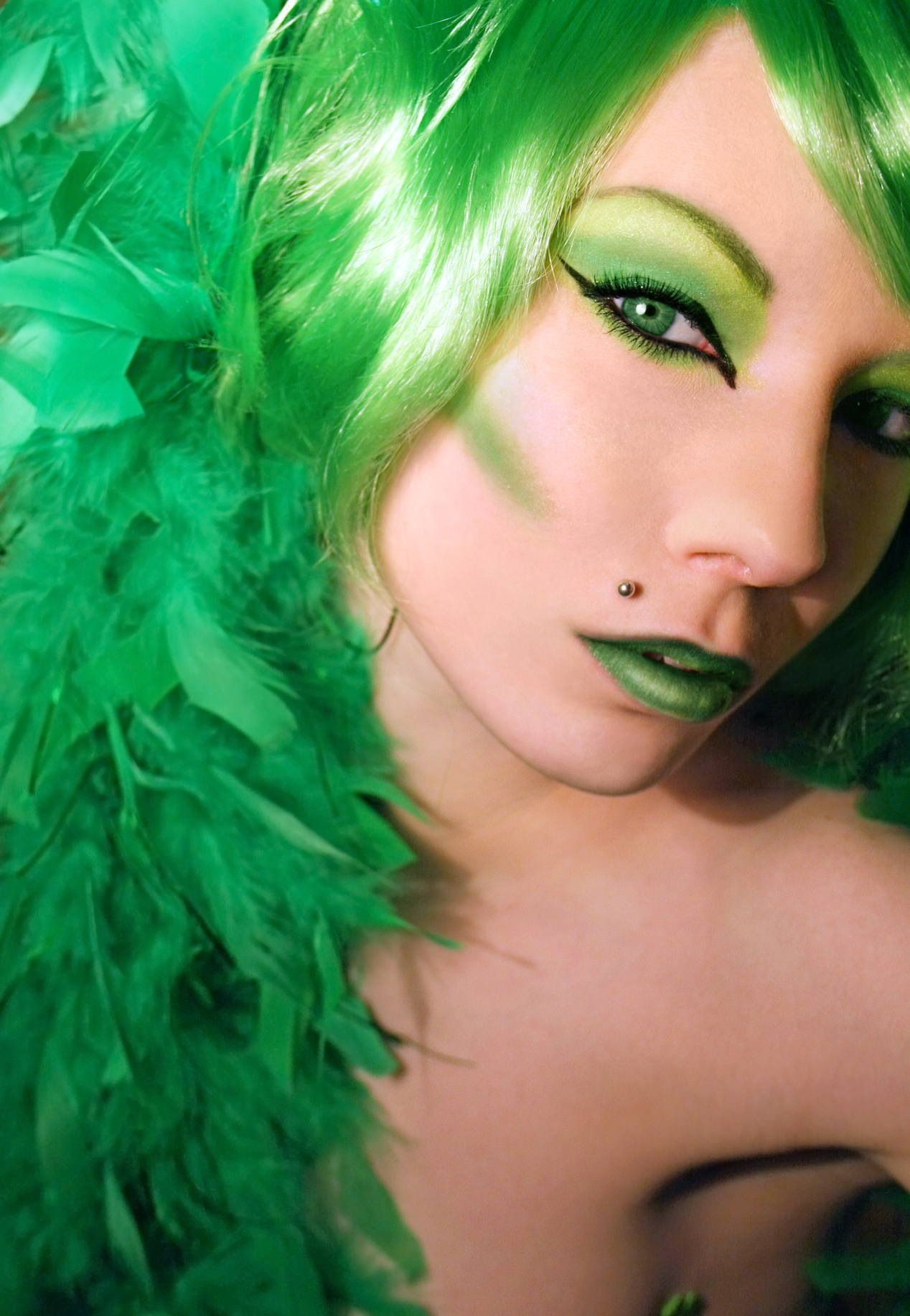 RETOUCH_Green Boa Rollover