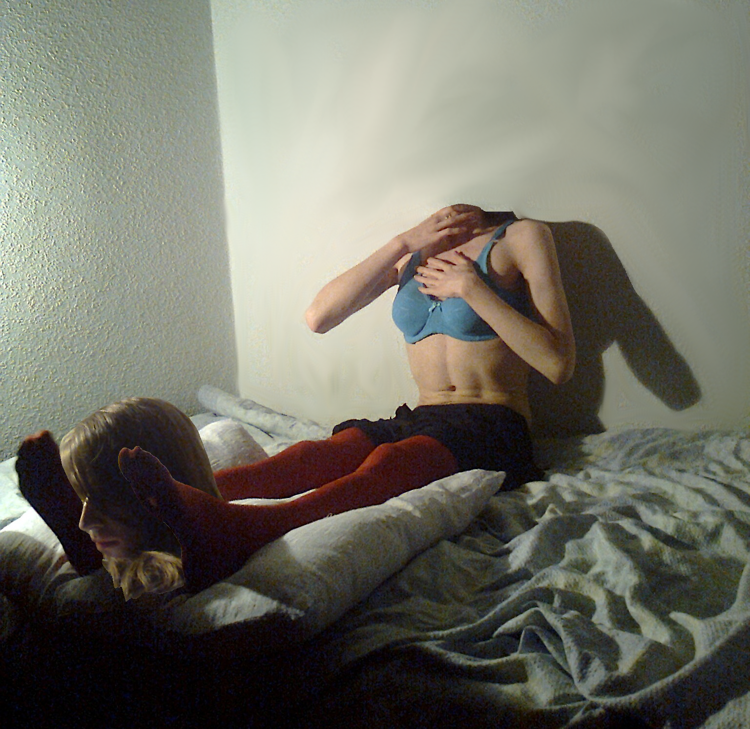 Between Legs-Com