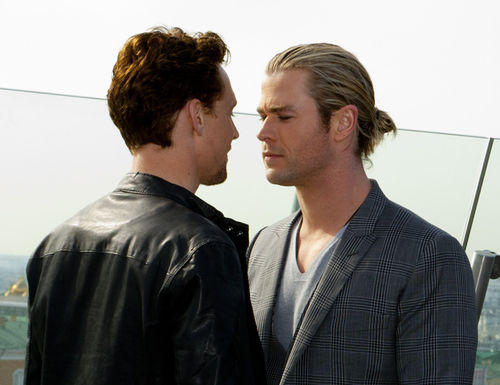 Thor And Loki Kiss Gif By P0laroid On Deviantart
