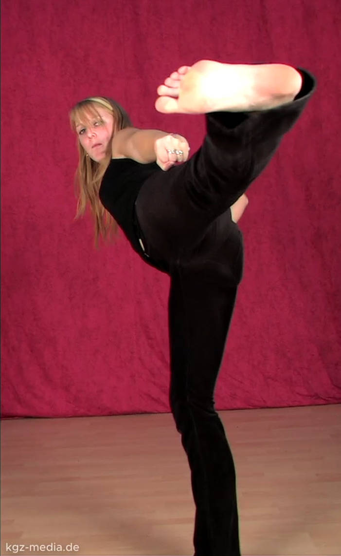 Chrissi Female Taekwondo Kicks and Forms 2006a by kgzmedia on DeviantArt