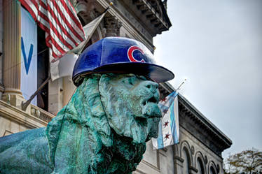 Art Institute lion wearing Chicago Cubs hat