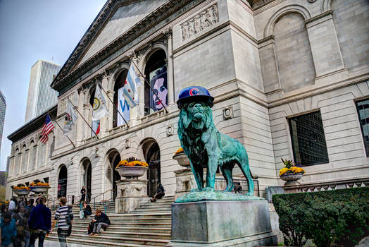 Art Institute of Chicago lion wearing Cubs hat