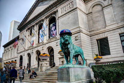 Art Institute of Chicago lion wearing Cubs hat