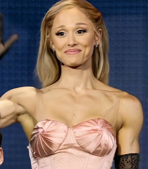 Ariana Grande muscle - VIDEO