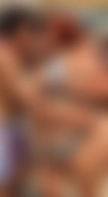Buxom Beachsiders: Centre of Attention 3